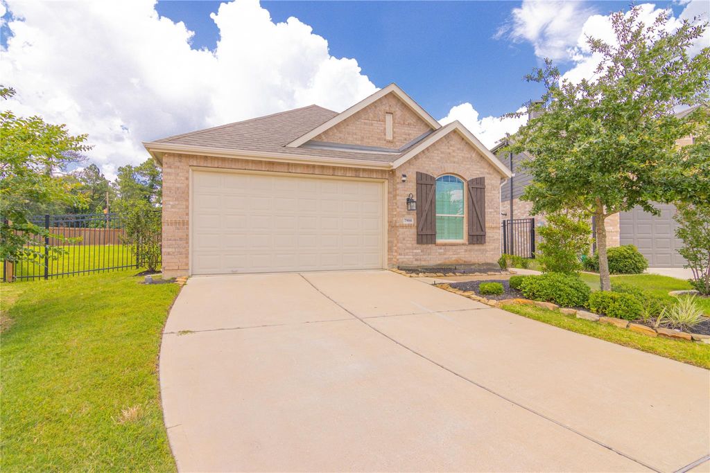 7900 Spring Run Drive, Magnolia, TX 77354