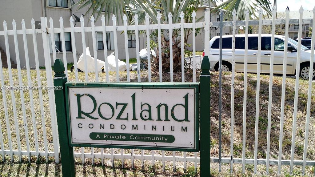 15324 SW 72nd St 12-14, Miami, FL 33193