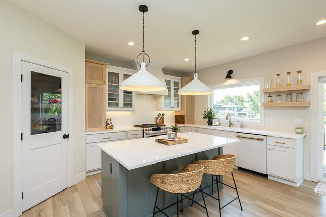 1012 W Aspen Ridge Circle, Polk City, IA 50226