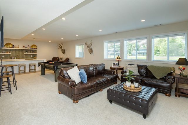 1012 W Aspen Ridge Circle, Polk City, IA 50226