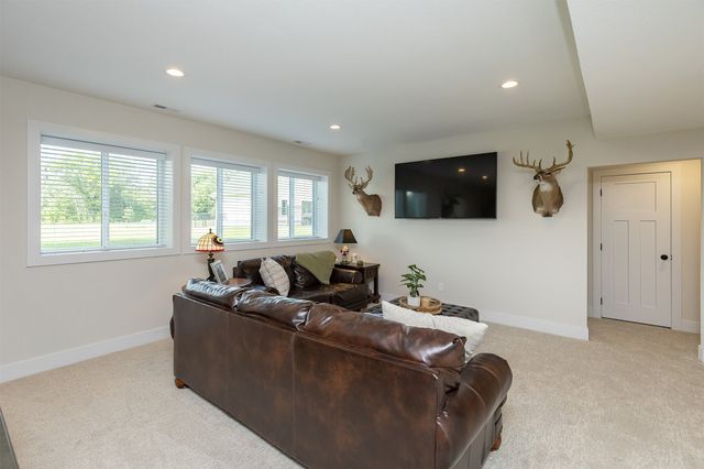 1012 W Aspen Ridge Circle, Polk City, IA 50226