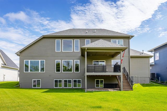 1012 W Aspen Ridge Circle, Polk City, IA 50226