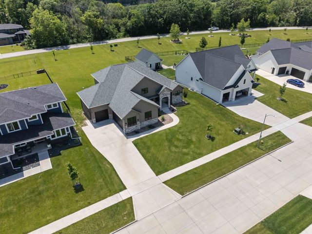 1012 W Aspen Ridge Circle, Polk City, IA 50226