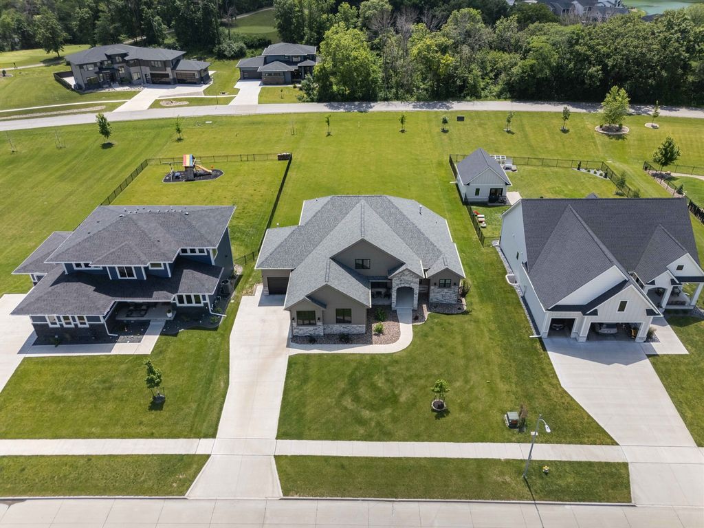 1012 W Aspen Ridge Circle, Polk City, IA 50226