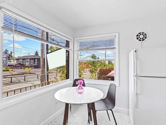 7102 N INTERSTATE Ave, Portland, OR 97217