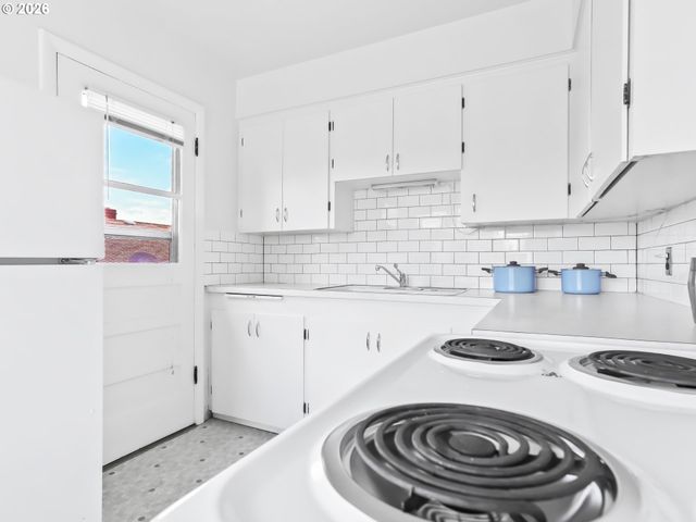 7102 N INTERSTATE Ave, Portland, OR 97217