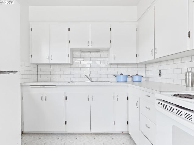 7102 N INTERSTATE Ave, Portland, OR 97217