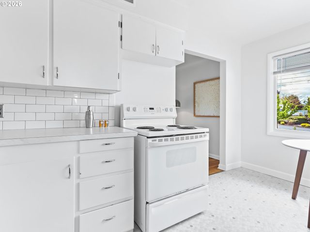 7102 N INTERSTATE Ave, Portland, OR 97217