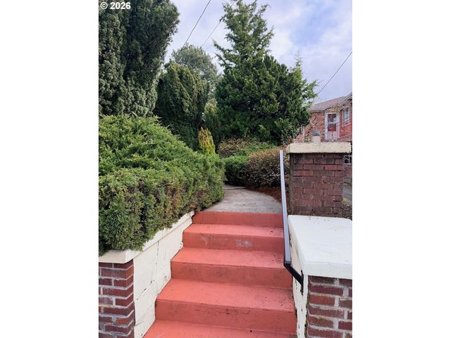 7102 N INTERSTATE Ave, Portland, OR 97217