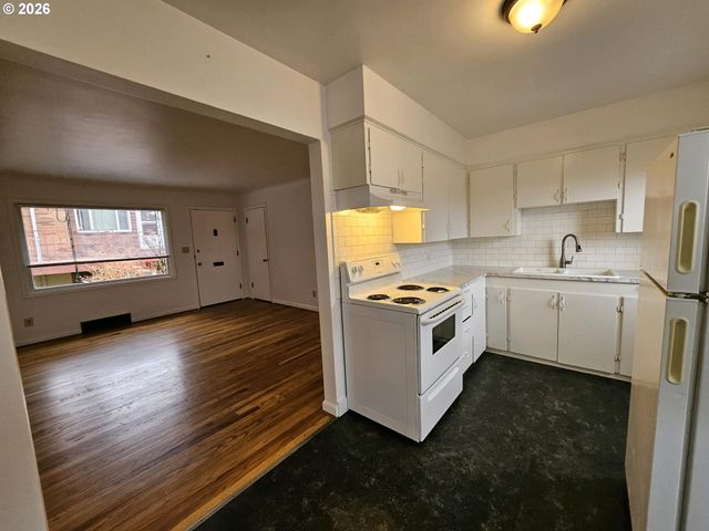 7102 N INTERSTATE Ave, Portland, OR 97217