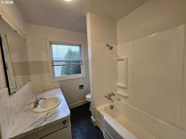 7102 N INTERSTATE Ave, Portland, OR 97217