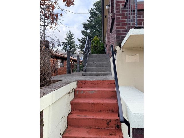 7102 N INTERSTATE Ave, Portland, OR 97217