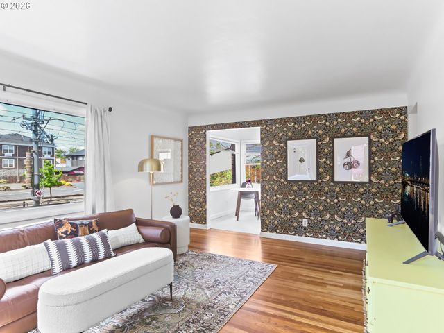 7102 N INTERSTATE Ave, Portland, OR 97217