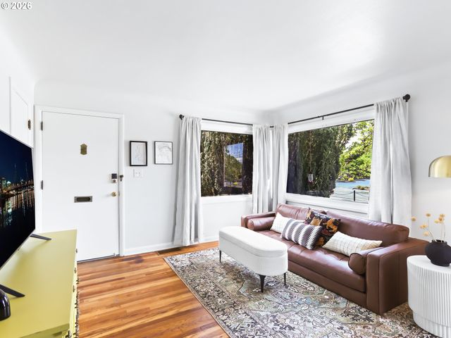 7102 N INTERSTATE Ave, Portland, OR 97217