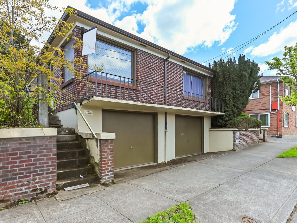 7102 N INTERSTATE Ave, Portland, OR 97217