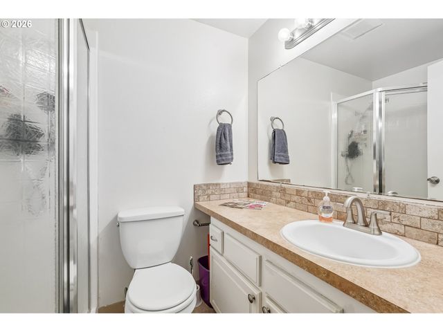 12380 Sw WALNUT St, Tigard, OR 97223