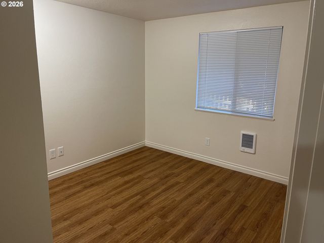 12380 Sw WALNUT St, Tigard, OR 97223