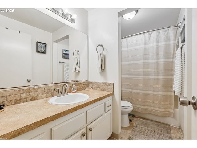 12380 Sw WALNUT St, Tigard, OR 97223