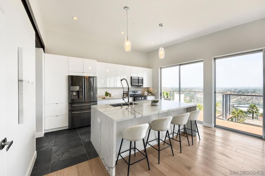 Image 9 of property listing at 5725 Soledad Mountain, La Jolla, CA 92037