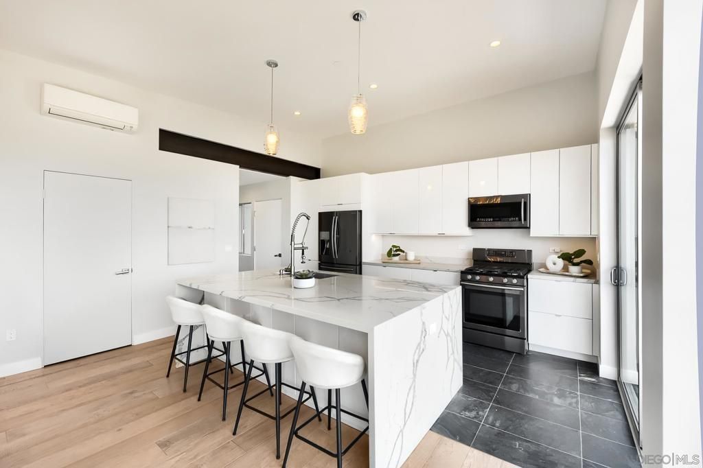 Image 11 of property listing at 5725 Soledad Mountain, La Jolla, CA 92037