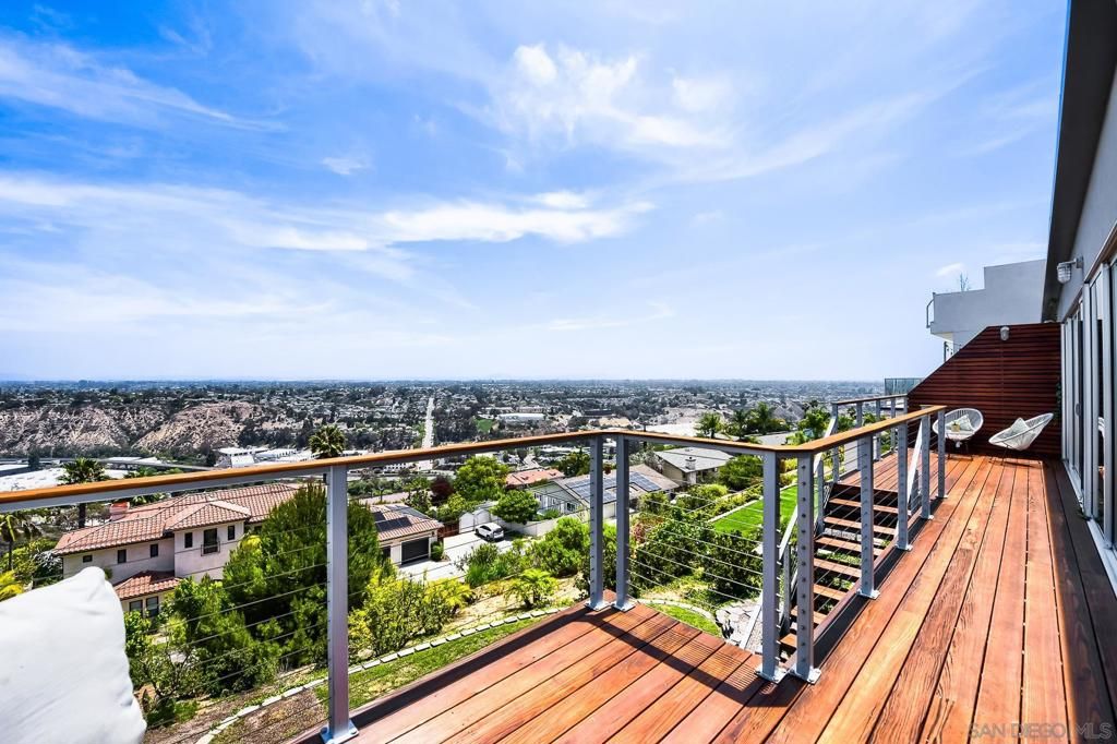 Image 14 of property listing at 5725 Soledad Mountain, La Jolla, CA 92037