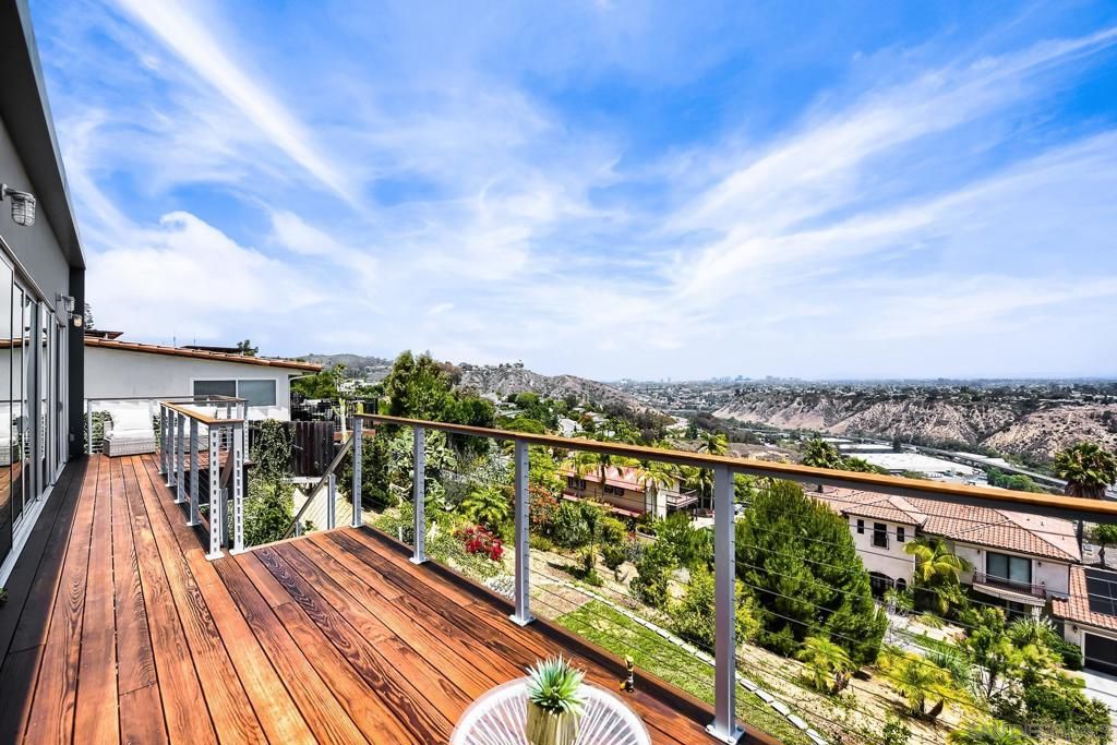 Image 15 of property listing at 5725 Soledad Mountain, La Jolla, CA 92037