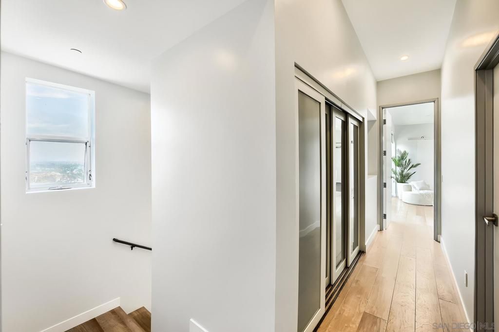 Image 16 of property listing at 5725 Soledad Mountain, La Jolla, CA 92037