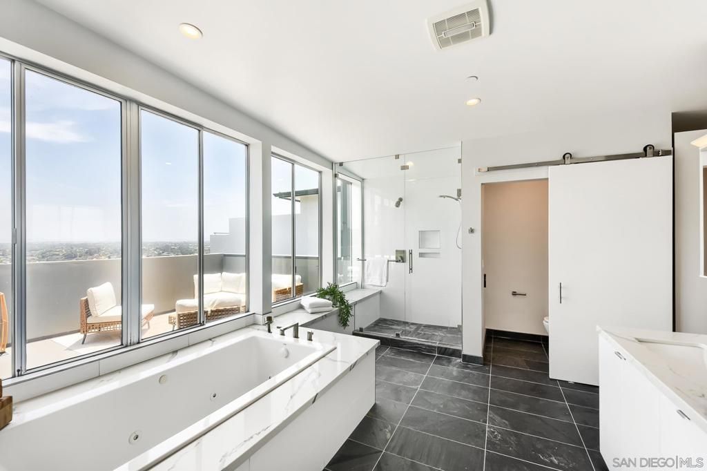 Image 19 of property listing at 5725 Soledad Mountain, La Jolla, CA 92037