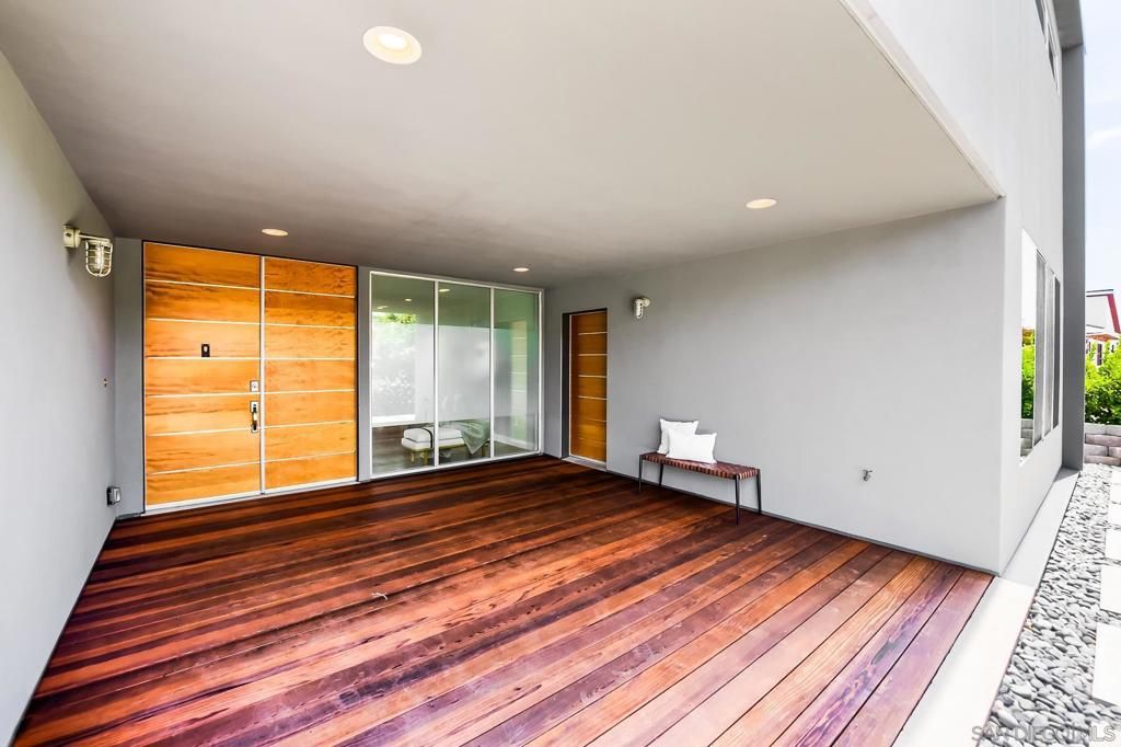 Image 2 of property listing at 5725 Soledad Mountain, La Jolla, CA 92037