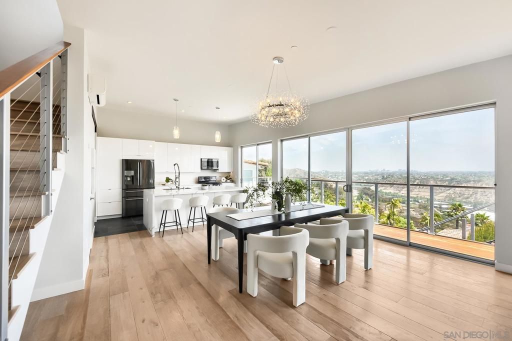 Image 7 of property listing at 5725 Soledad Mountain, La Jolla, CA 92037