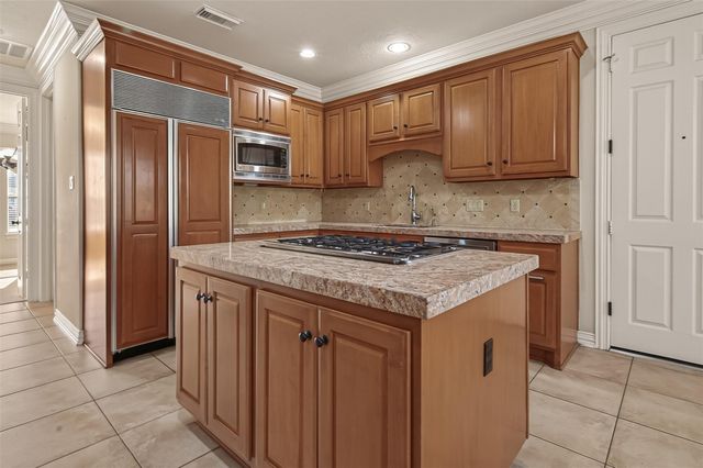 2210 Bywater Drive, Houston, TX 77077