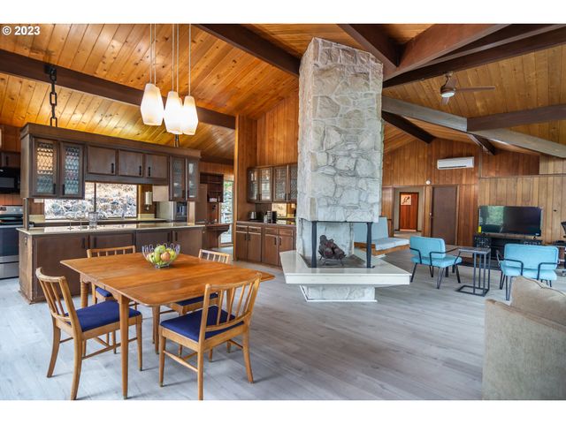 1751 FAIRHILL Dr, Roseburg, OR 97471