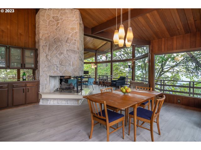 1751 FAIRHILL Dr, Roseburg, OR 97471