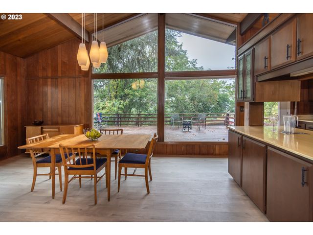 1751 FAIRHILL Dr, Roseburg, OR 97471