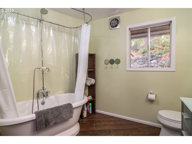 1751 FAIRHILL Dr, Roseburg, OR 97471