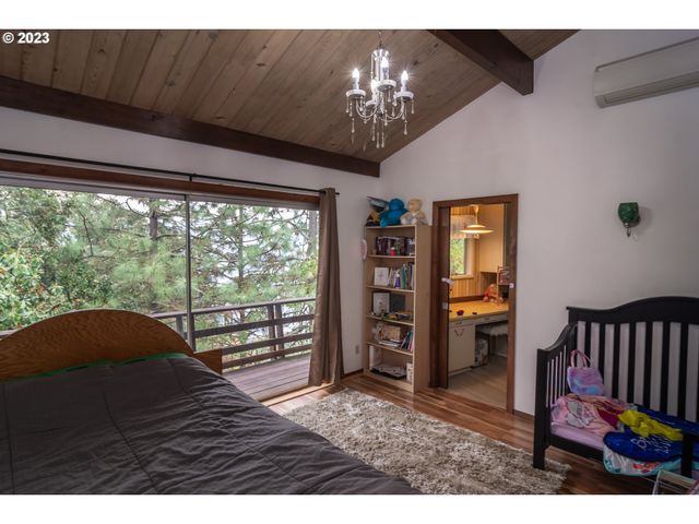 1751 FAIRHILL Dr, Roseburg, OR 97471