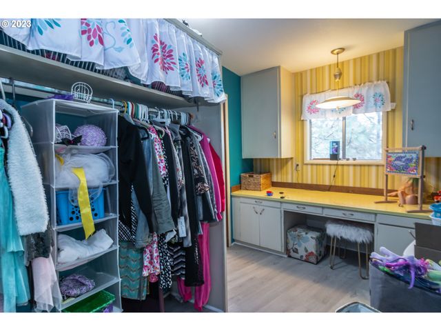 1751 FAIRHILL Dr, Roseburg, OR 97471