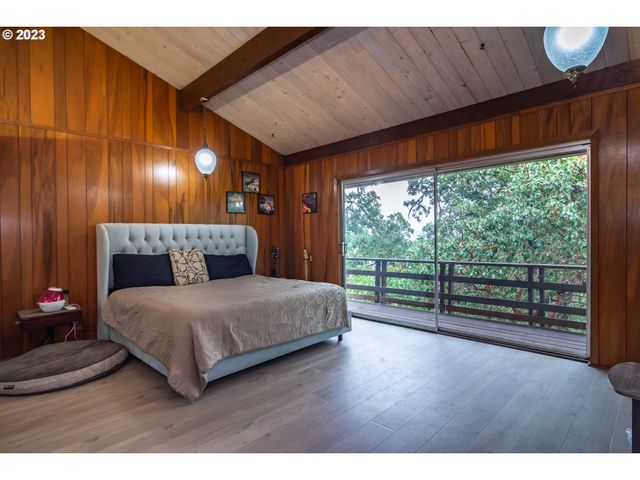 1751 FAIRHILL Dr, Roseburg, OR 97471