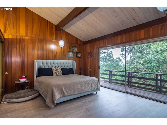 1751 FAIRHILL Dr, Roseburg, OR 97471