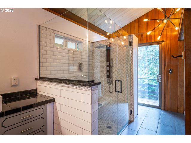 1751 FAIRHILL Dr, Roseburg, OR 97471