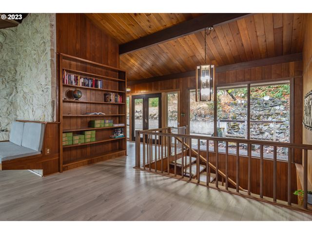 1751 FAIRHILL Dr, Roseburg, OR 97471