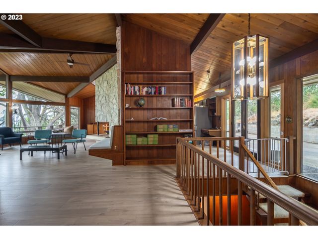 1751 FAIRHILL Dr, Roseburg, OR 97471