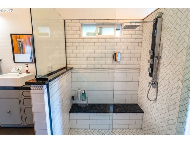 1751 FAIRHILL Dr, Roseburg, OR 97471