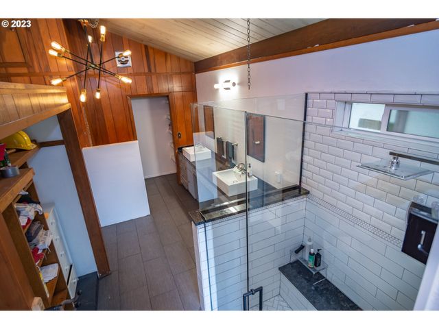 1751 FAIRHILL Dr, Roseburg, OR 97471