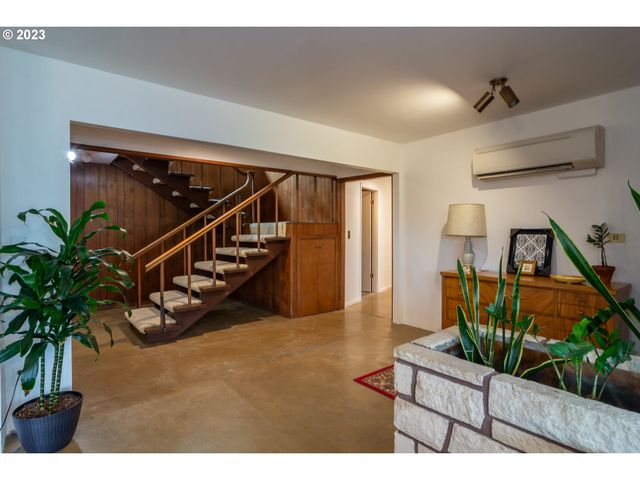 1751 FAIRHILL Dr, Roseburg, OR 97471