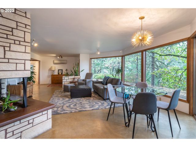 1751 FAIRHILL Dr, Roseburg, OR 97471