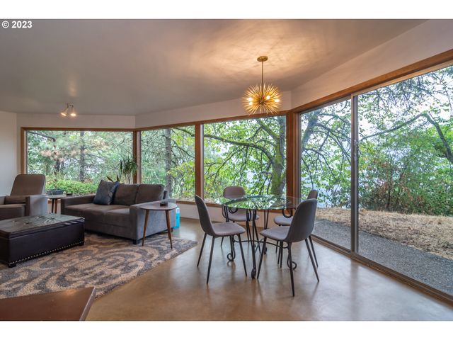 1751 FAIRHILL Dr, Roseburg, OR 97471