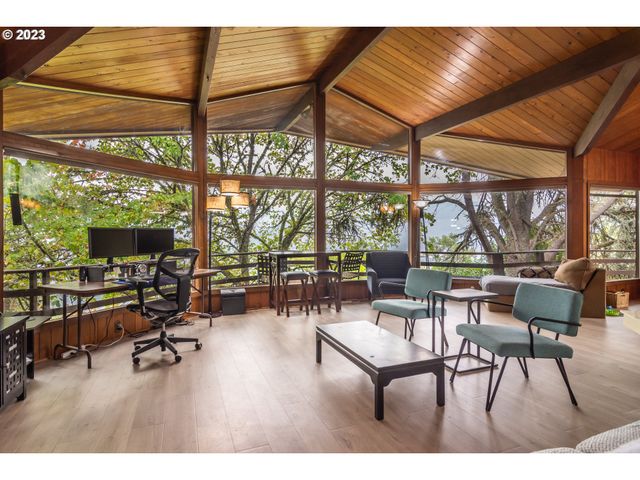 1751 FAIRHILL Dr, Roseburg, OR 97471