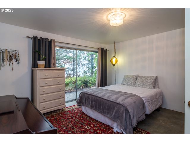 1751 FAIRHILL Dr, Roseburg, OR 97471