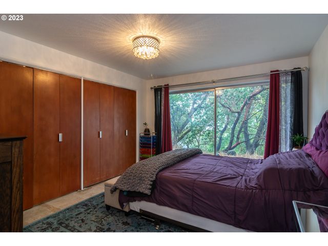 1751 FAIRHILL Dr, Roseburg, OR 97471